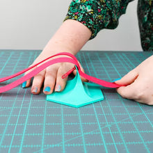 Load image into Gallery viewer, Handy Zipper Jig Gypsy Quilter in Purple or Limited edition Turquoise