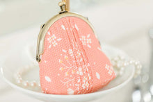 Load image into Gallery viewer, Kimberbell Embroidery Design Keepsake Clasp Purses kd578