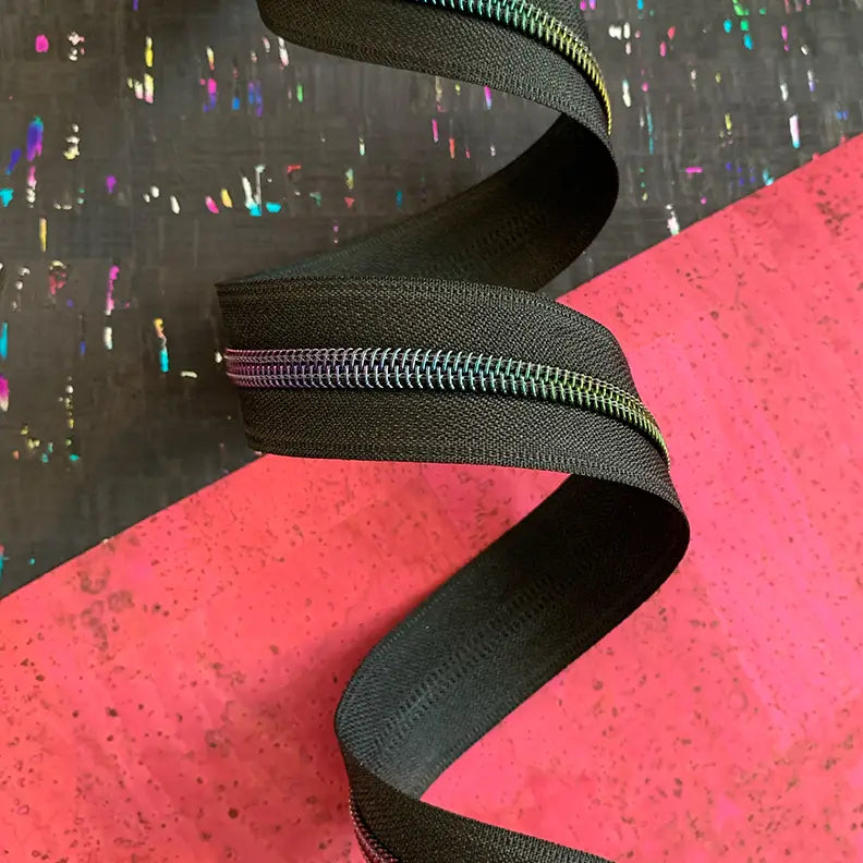 Sassafras Lane Zipper Tape with Rainbow Teeth | 3yds | SASSKIT 017D | Black