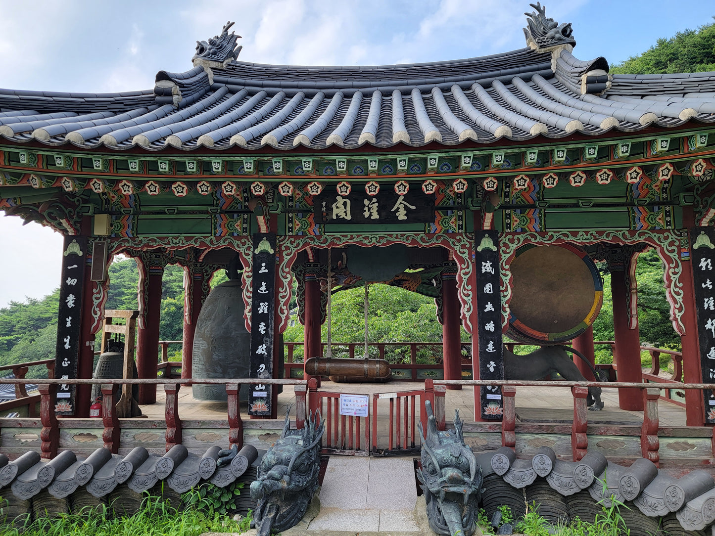 Join Jeanne and Patrick for the  A-1 Korea Experience Including Sightseeing in Seoul and Busan, the Coex Quilt Festival, Food Culture and Unbelievable Shopping