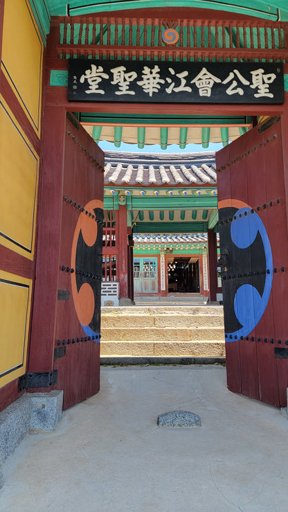 Join Jeanne and Patrick for the  A-1 Korea Experience Including Sightseeing in Seoul and Busan, the Coex Quilt Festival, Food Culture and Unbelievable Shopping