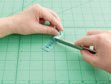 Load image into Gallery viewer, Clover Pattern Cutting Guide with Seam Allowance 7007