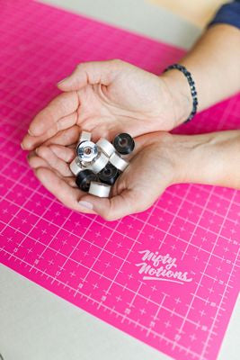 Nifty Notions Prewound Black and White Bobbins 10 count NN-PWBOBPKG Stocking Stuffer