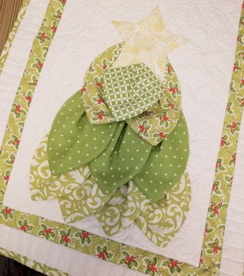 Sugar Bee Quilts Petal Pop Christmas Tree Serger Pattern SBQ06