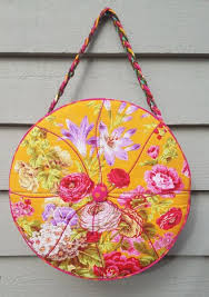 Dottie Circular Bag Pattern by Deb Canham