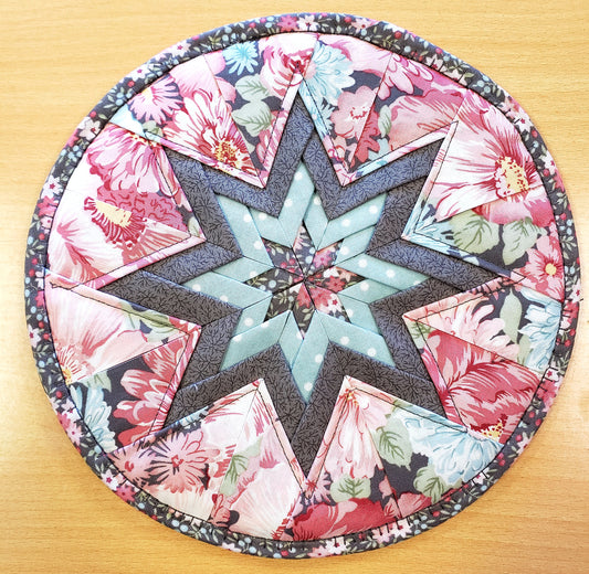 Folded Star Round 8" Hot Pad Pattern