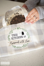 Load image into Gallery viewer, Kimberbell Fill In the Blank December: “Seasoned with Love&quot; Pie Carrier with Free Design